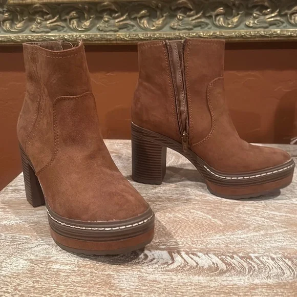 Sun and Stone booties - Picture 1 of 3